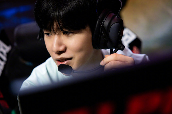 却揭示出职 却揭示出职