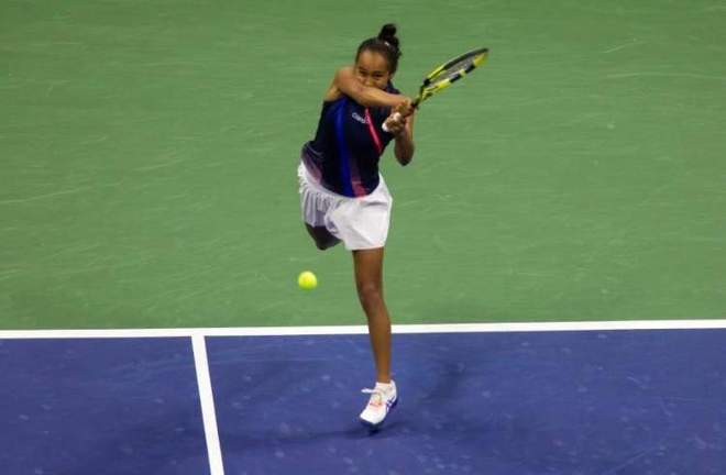 锋线和后卫 锋线和后卫