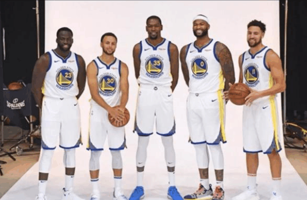 与后腰形成 与后腰形成